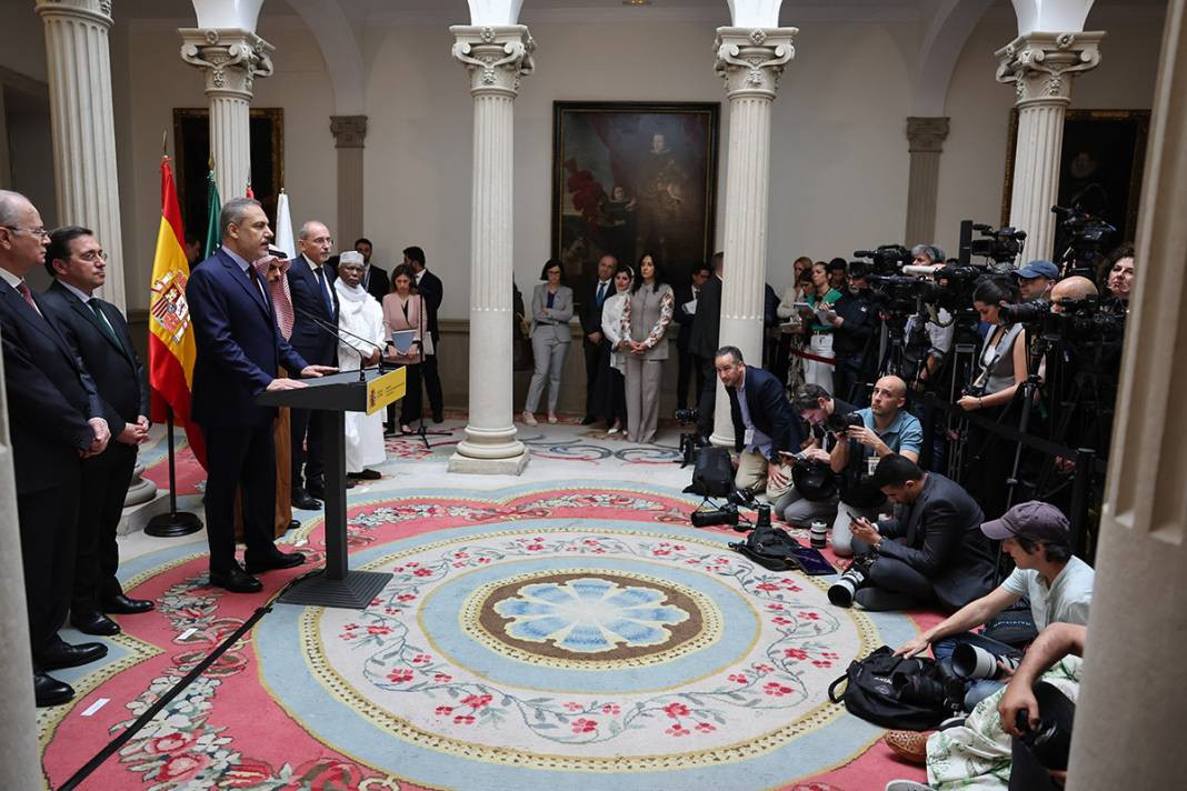 Fidan İspanya'da Gazze Temas Grubu üyeleriyle bir araya geldi - Resim: 10